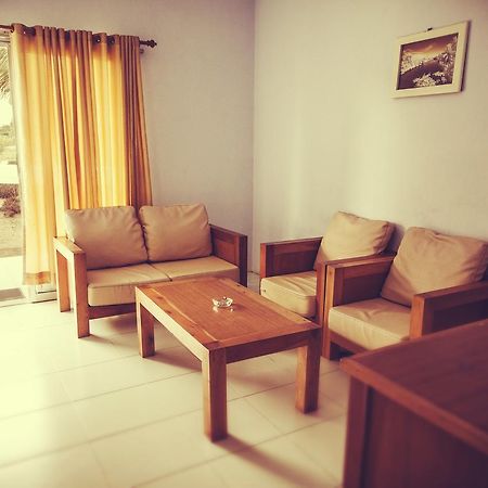 Ujunggenteng Turtle Beach Hotel المظهر الخارجي الصورة
