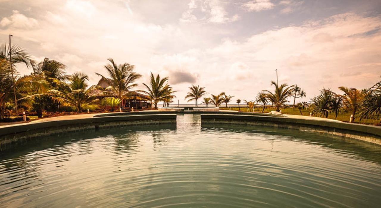 Ujunggenteng Turtle Beach Hotel الغرفة الصورة