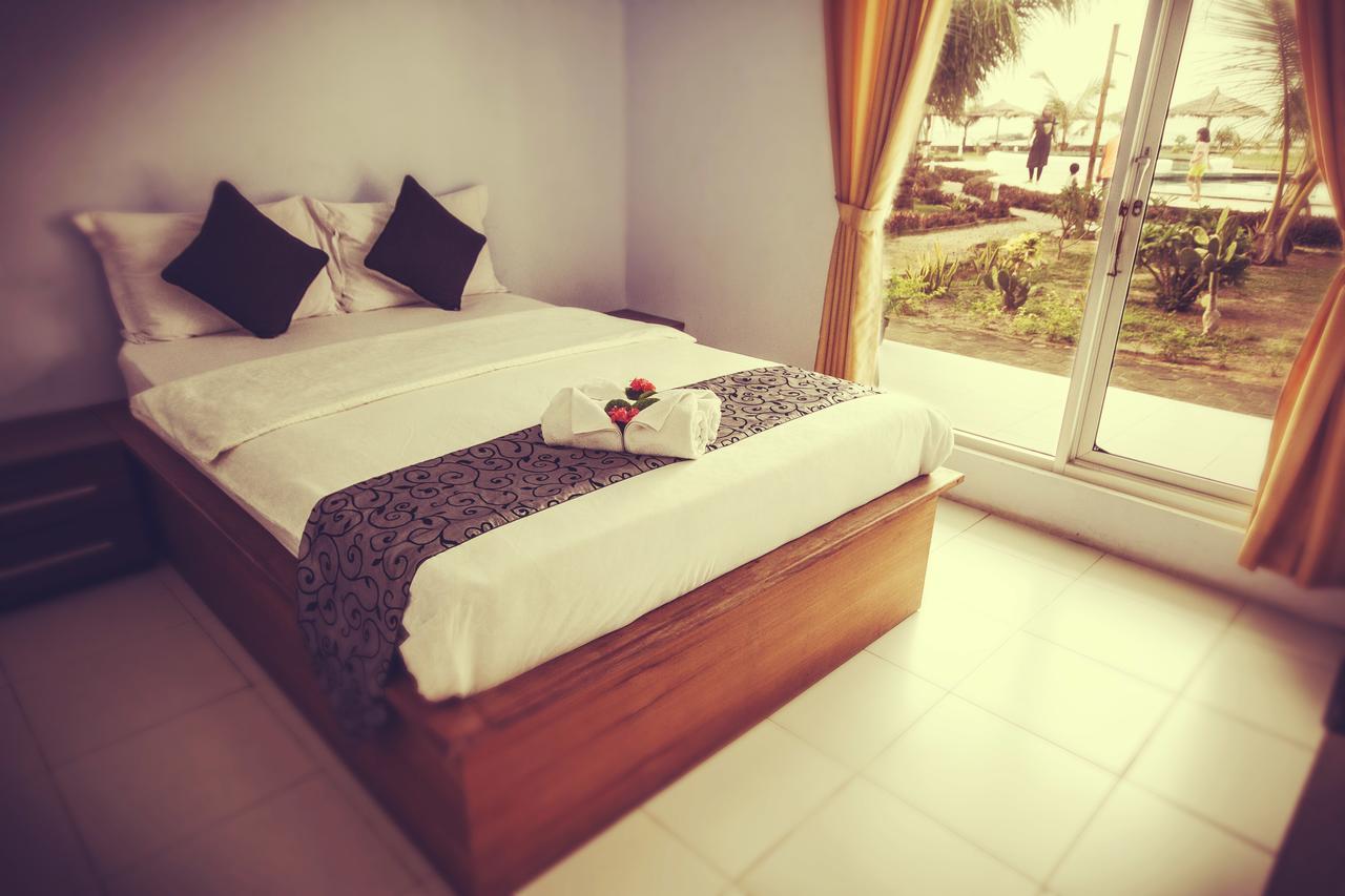 Ujunggenteng Turtle Beach Hotel المظهر الخارجي الصورة